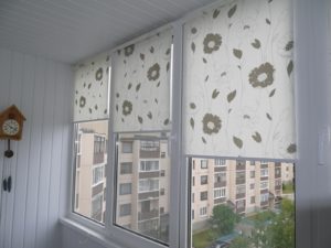 Установка рулонных штор на пластиковые окна в Королёве